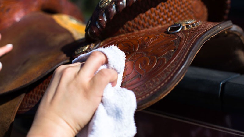 cleaning a saddle