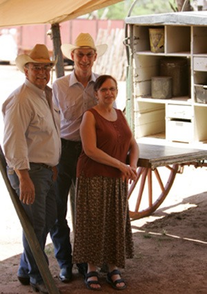 During their trip to Texas for Western Heritage Classic, Robert and Vicki Heavirland were hosted by Tom Perini at Perini Ranch Steakhouse in Buffalo Gap, Texas. Perini and the Heavirlands had a great discussion on the difference in chuckwagon design, function and cooking over a lunch of supreme Texas cuisine. Tom Perini, Robert and Vicki Heavirland