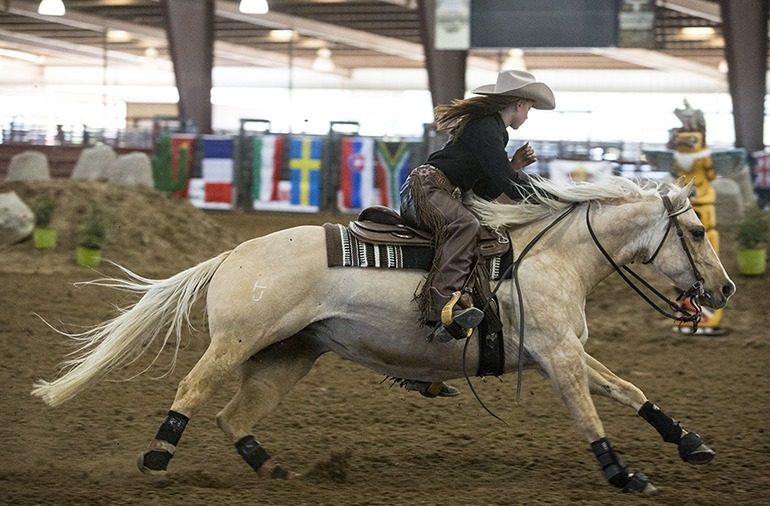 Heather Burchnall and her horse, Roosters Siouxweet, race toward the finish line at the 2017 Extreme Cowboy Association World Championships.