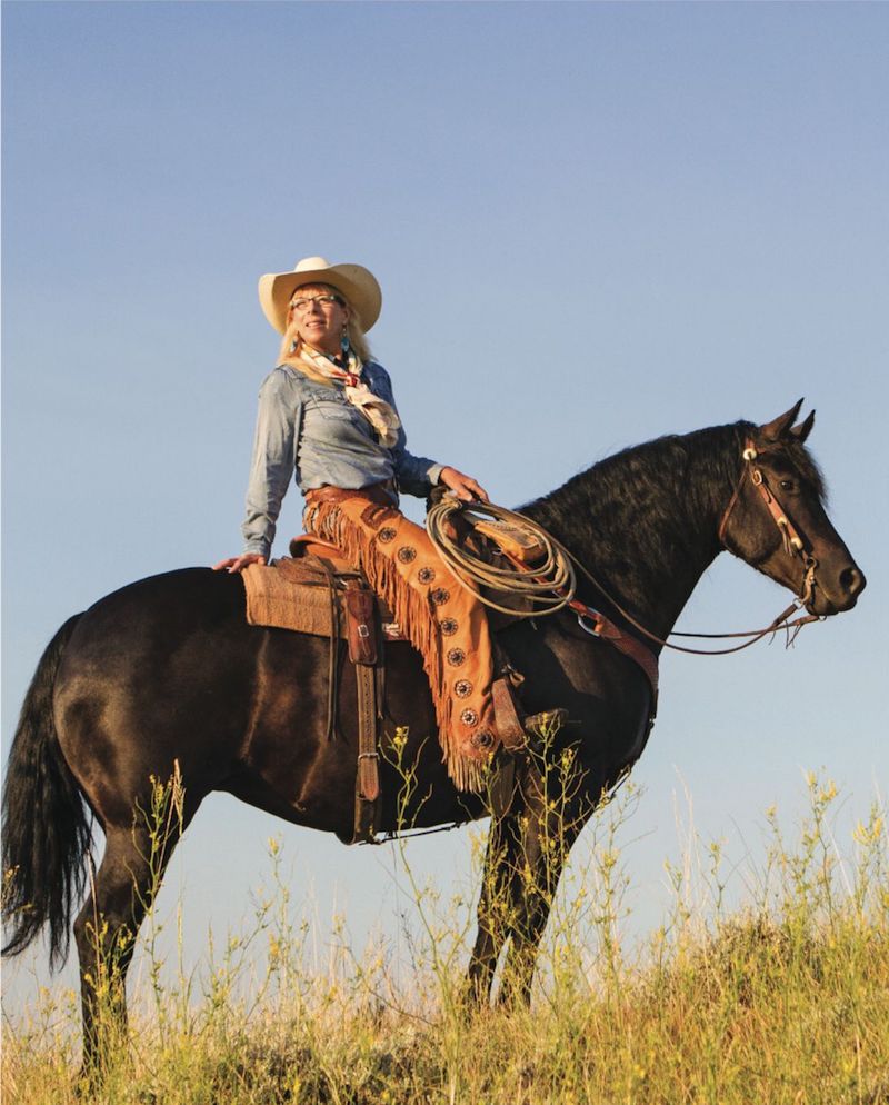 Dawn Newland riding horse
