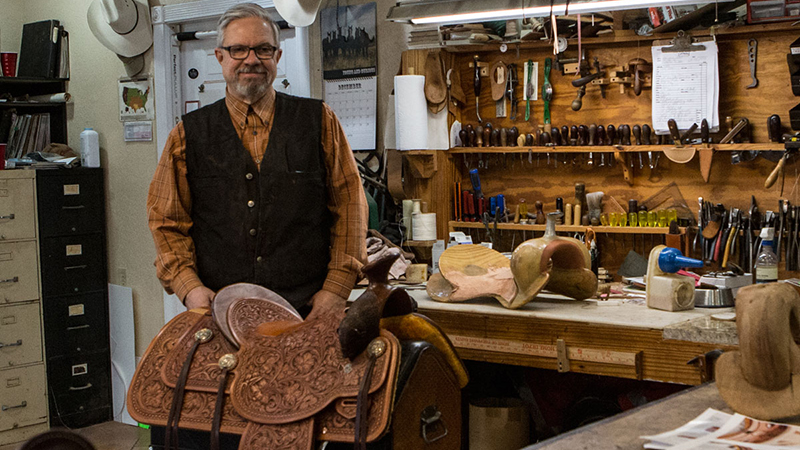 TCAA Troy West shows you how to check for a broken saddletree
