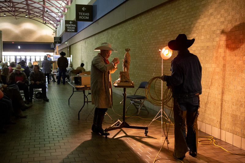 Cowboy artist Bruce Greene gives a demonstration at the CA Sale.