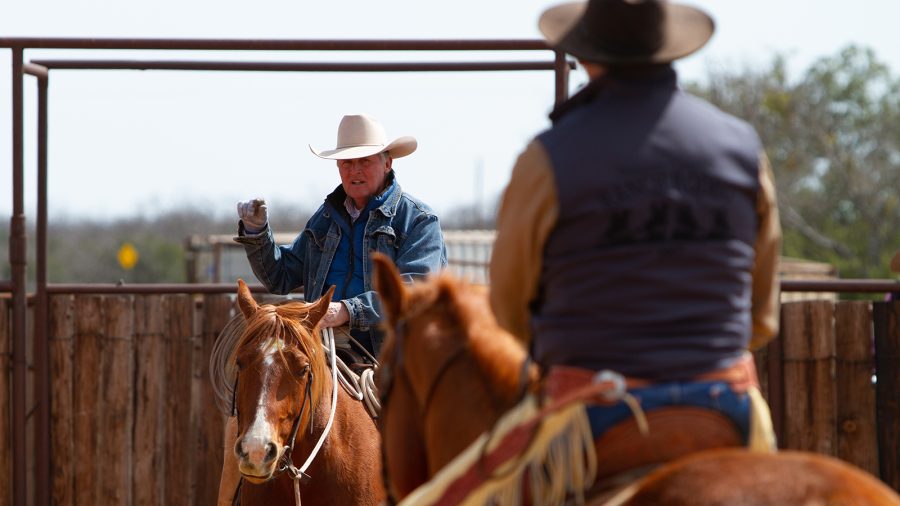 Joe Wolter shows how to straighten a rope horse.