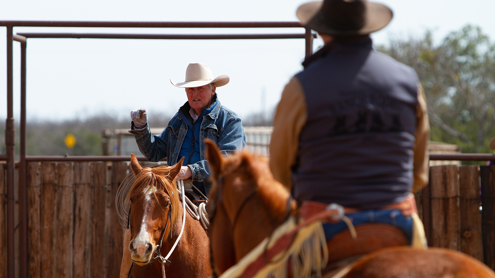 Joe Wolter shows how to straighten a rope horse.