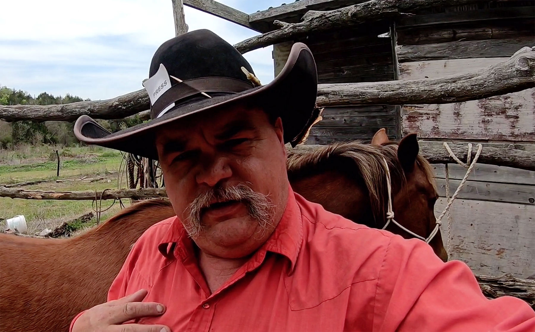 Shawn Williams discusses tying up a horse's foot.